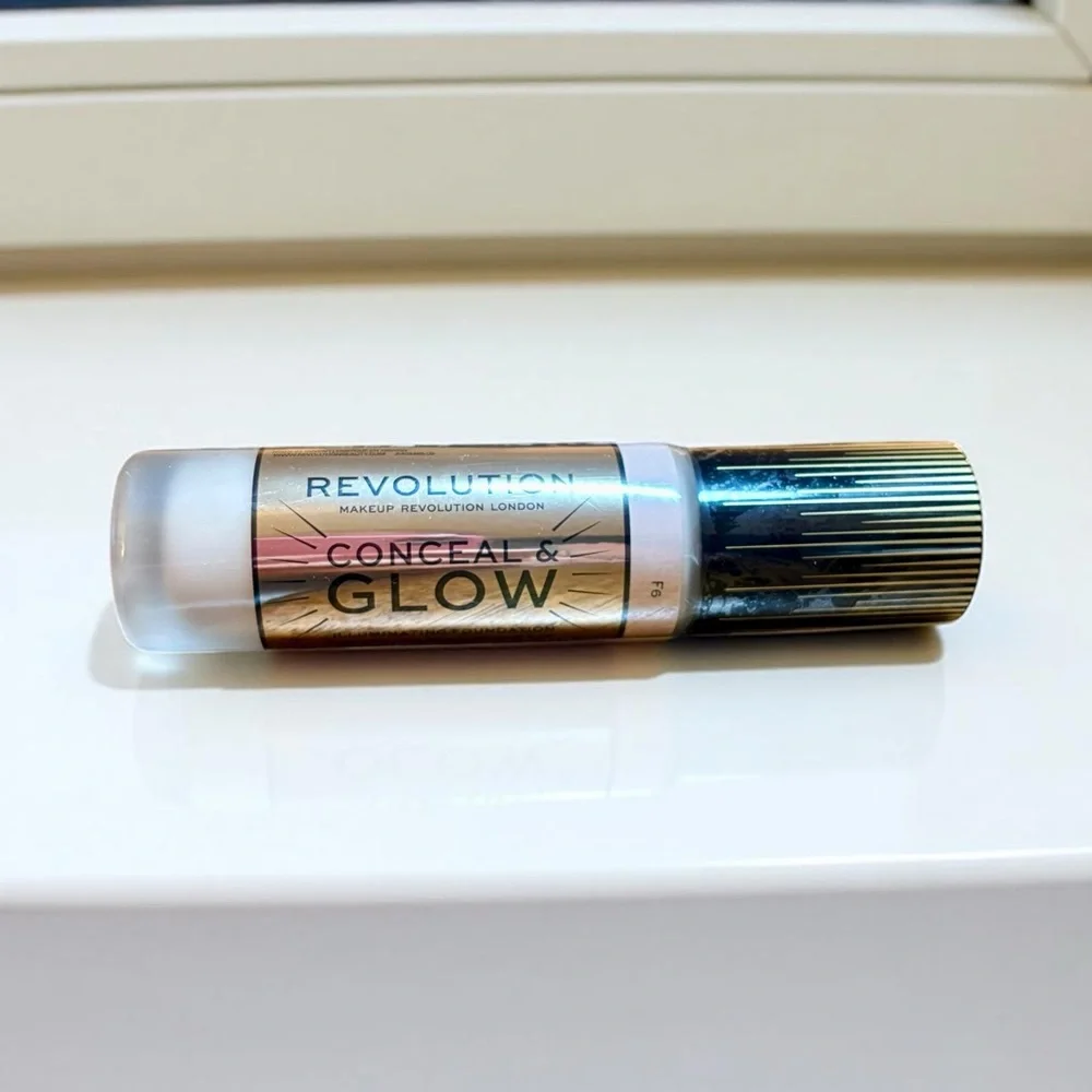 💎 REVOLUTION Conceal & Glow Foundation in Shade F6 New Full-Size